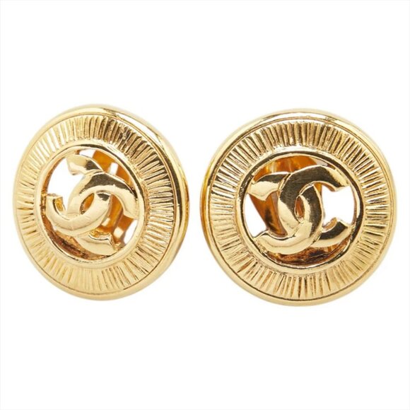 CHANEL CC Logos Round Clip-On Earrings Gold Tone Auth w/Box #12251 - Picture 1 of 6